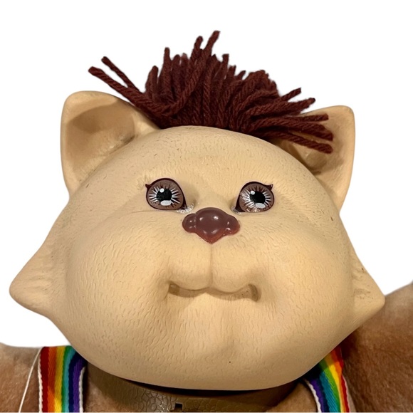 VINTAGE 1985 CABBAGE PATCH KOOSAS CAT WITH ORIGINAL TAG RAINBOW ROMPER & COLLAR - Picture 3 of 10